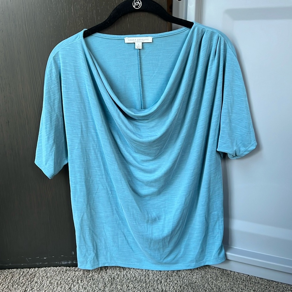 Green Envelope Los Angeles (Tjmaxx) women’s scoop neck shirt
